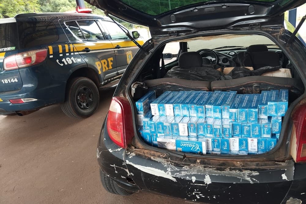 Casal de Palmeira das Missões é preso com carga de 3.500 maços de cigarros contrabandeados