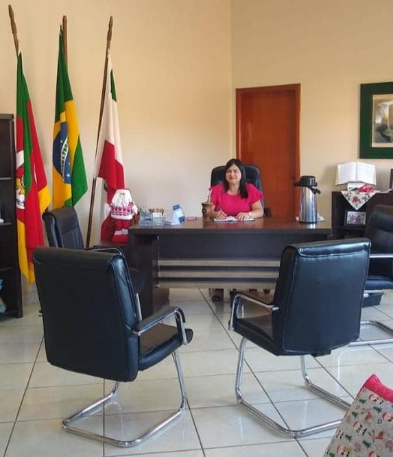 Presidente da Câmara assume como prefeita em exercício de Inhacorá