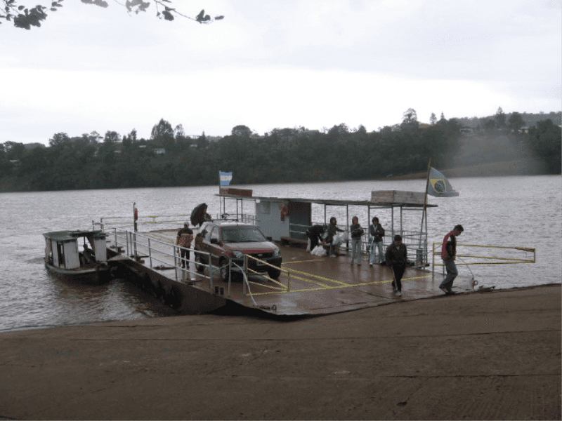 Com elevação do rio Uruguai, travessia de balsa em Porto Soberbo é suspensa