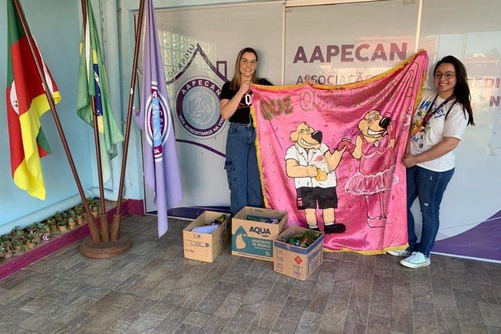 Bloco Que Quié Isso? realiza doação à Aapecan após evento beneficente em comemoração aos 30 anos