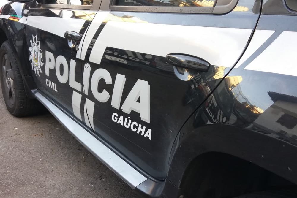 Homem é morto a tiros após invadir delegacia e tentar atacar policiais em Farroupilha
