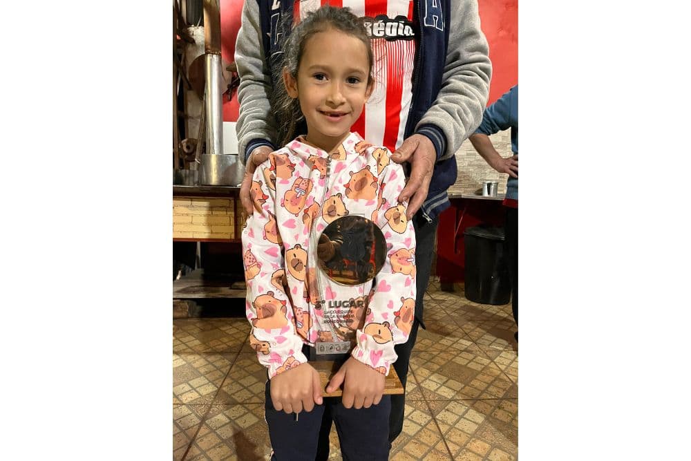 Jantar comemorativo homenageia Maria Antônia por conquista na 16ª Fenart, em Goiás