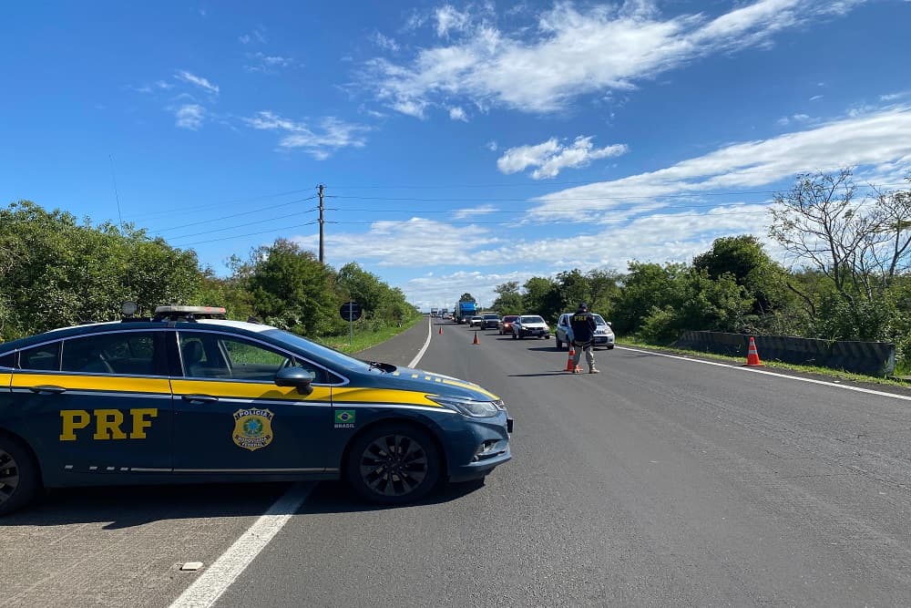 Operação Rodovida Ano Novo| PRF fiscaliza mais de 15 mil veículos e registra diminuição no número de acidentes graves