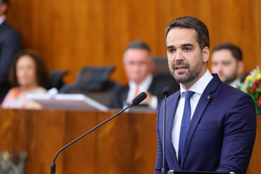 Eduardo Leite é empossado governador em solenidade na Assembleia Legislativa