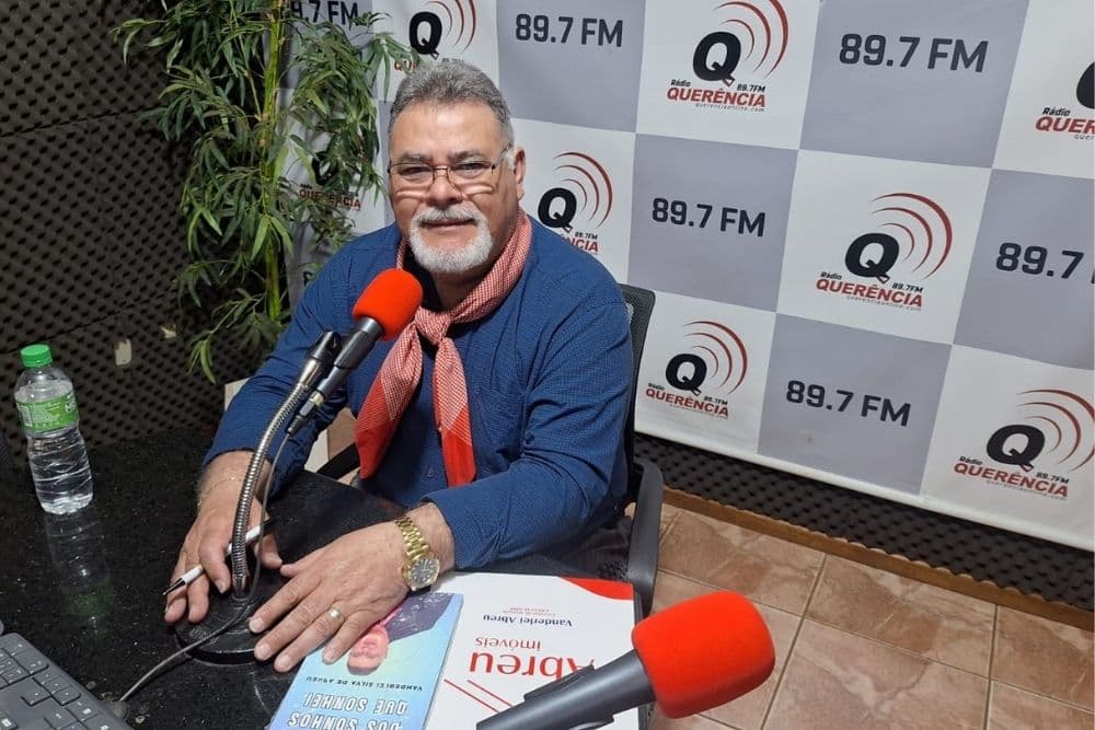 Escritor santo-augustense Vanderlei Silva de Abreu lança seu primeiro livro de poesias