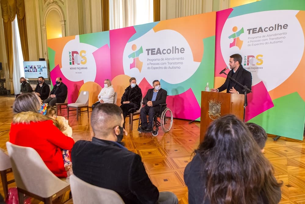 Governo anuncia três centros macrorregionais para atender pessoas com autismo no RS