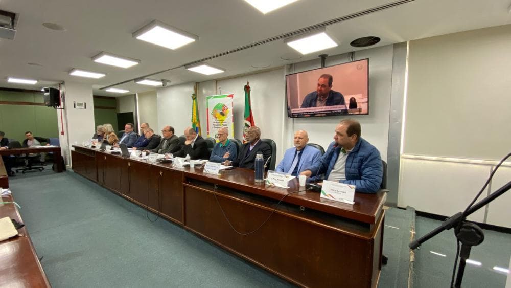 Audiência pública debate impactos das importações de leite