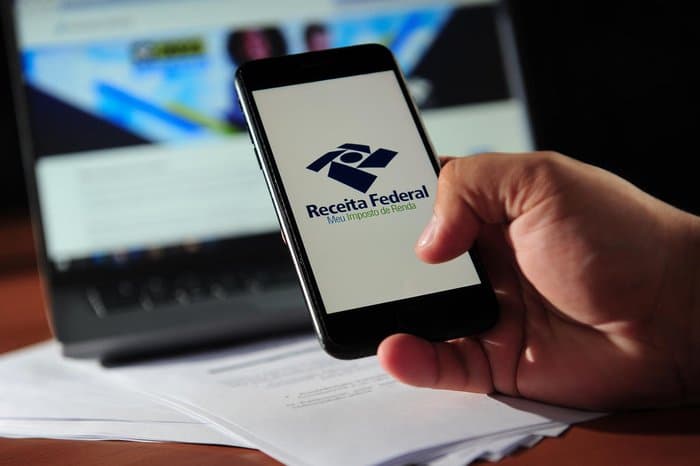 Movimentações acima de R$ 5 mil no Pix e no cartão de crédito serão monitoradas pela Receita