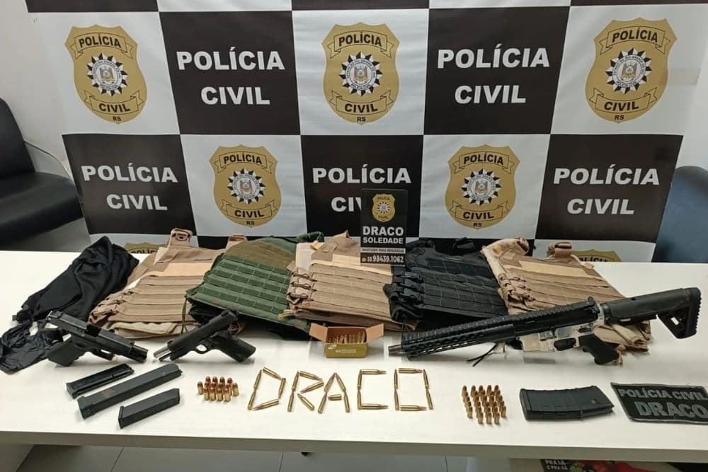 Fuzil e pistolas: Polícia Civil apreende armas que seriam usadas para assassinar empresário em Soledade