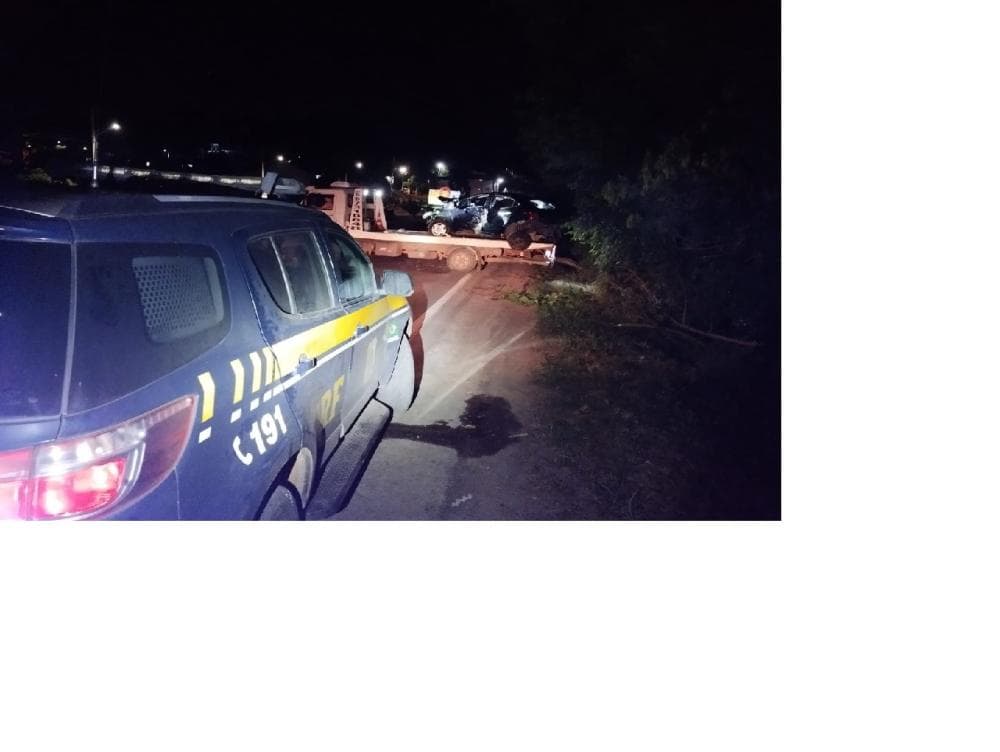 PRF prende contrabandista em veículo roubado carregado com agrotóxicos ilegais