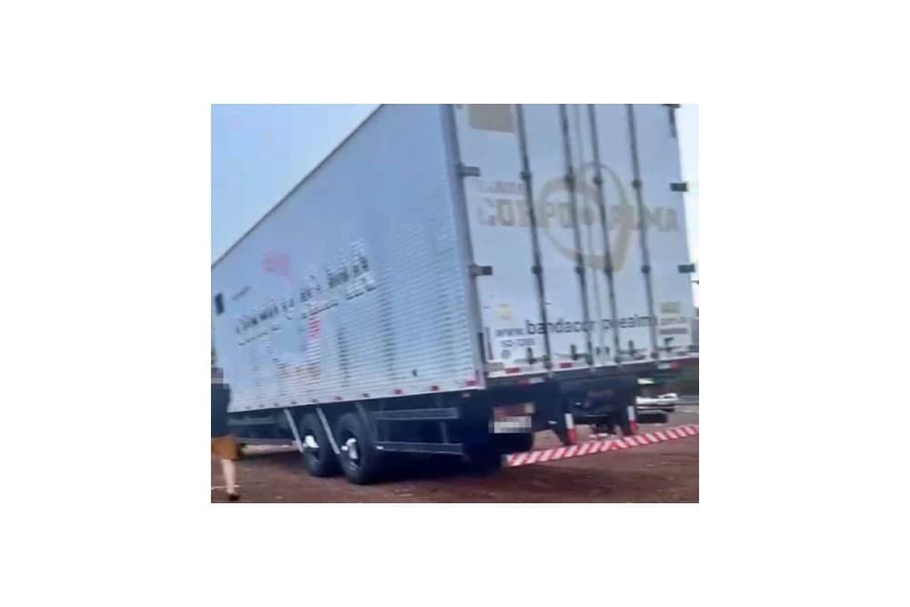 Homem morre atropelado por caminhão da Banda Corpo e Alma