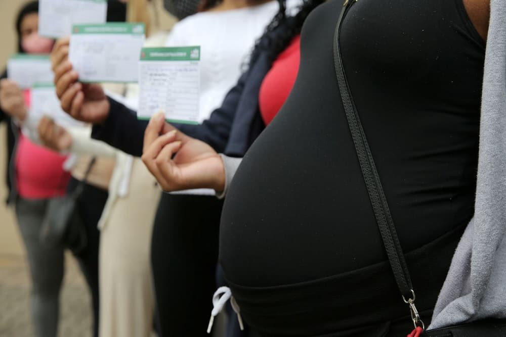 Brasil oferece vacinação segura para gestantes e bebês