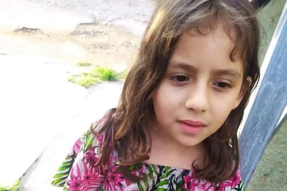 Mãe vira ré por homicídio de menina encontrada morta em contêiner em Guaíba