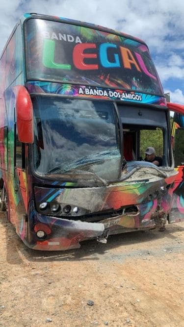 Acidente envolve ônibus da Banda Legal em Santa Catarina