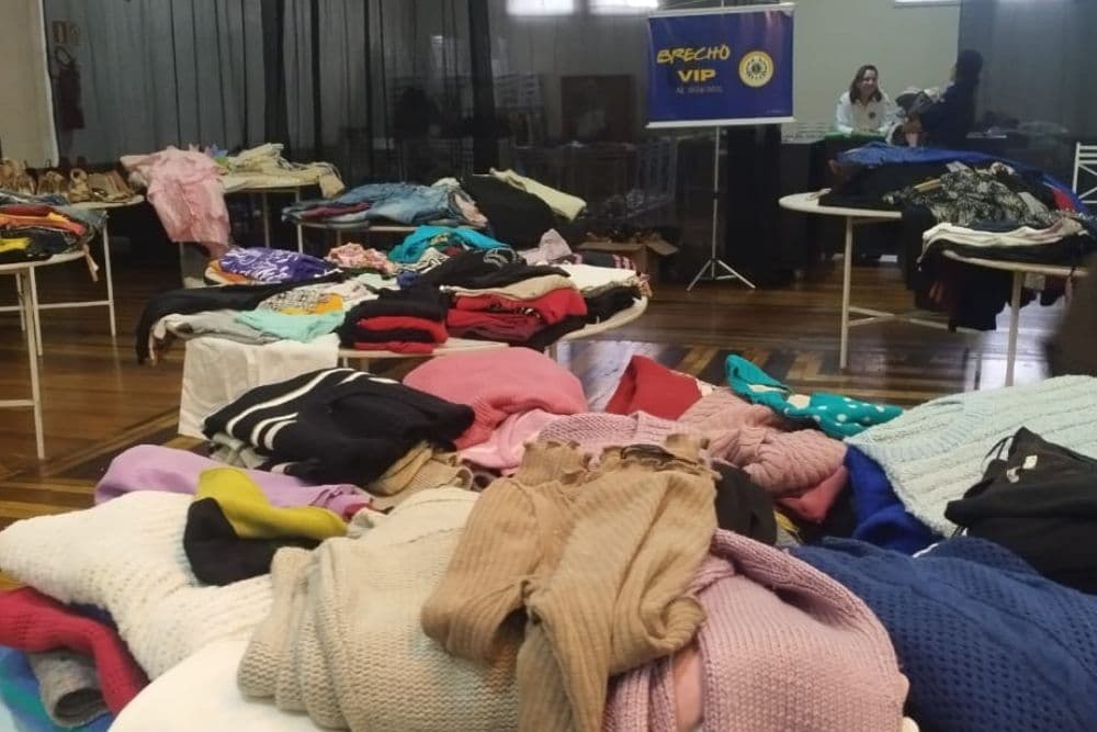 Brechó do Lions Clube de Santo Augusto começa hoje com peças a preços acessíveis