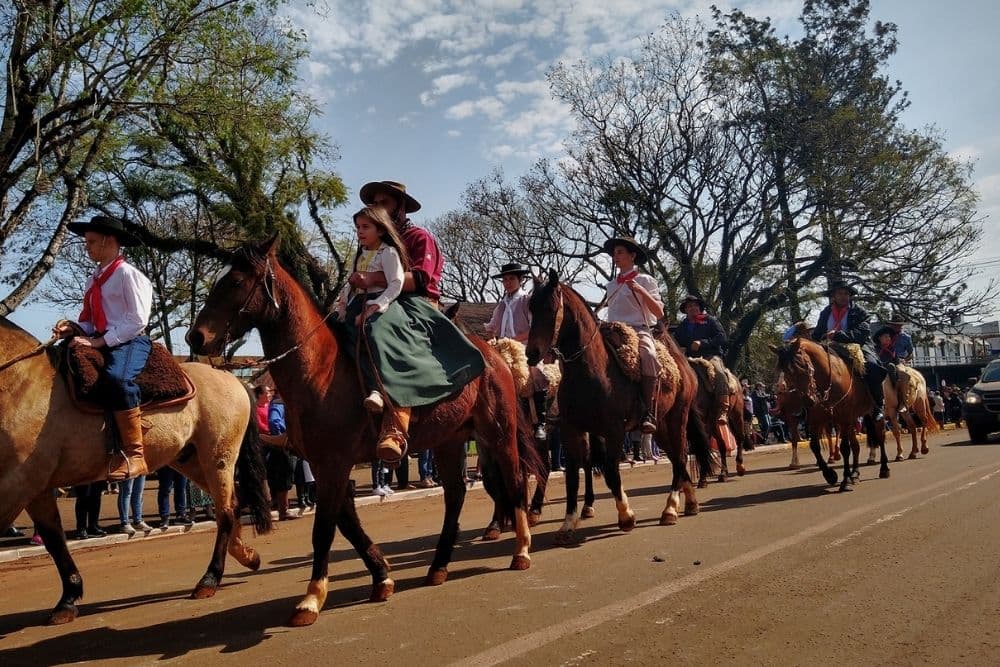 Santo Augusto realiza Desfile Farroupilha neste sábado, Dia do Gaúcho