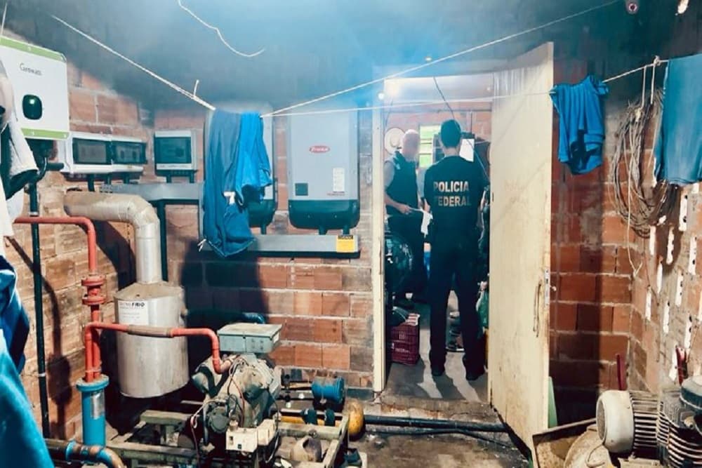 Produtor de maçãs é preso por manter 5 trabalhadores em condição análoga à escravidão em Farroupilha, diz PF