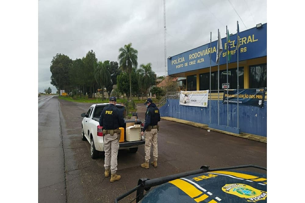 PRF apreende bebidas importadas ilegalmente em Cruz Alta