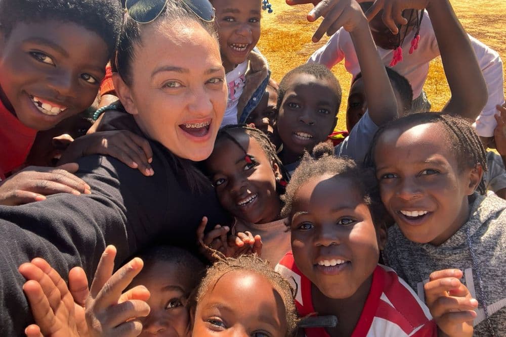 Uma viagem de amor, fé e despedida: santo-augustense revive a missão da prima na Angola