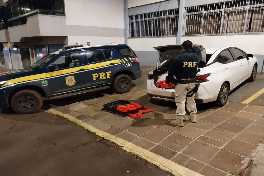 PRF prende duas mulheres com mais de 60 quilos de maconha