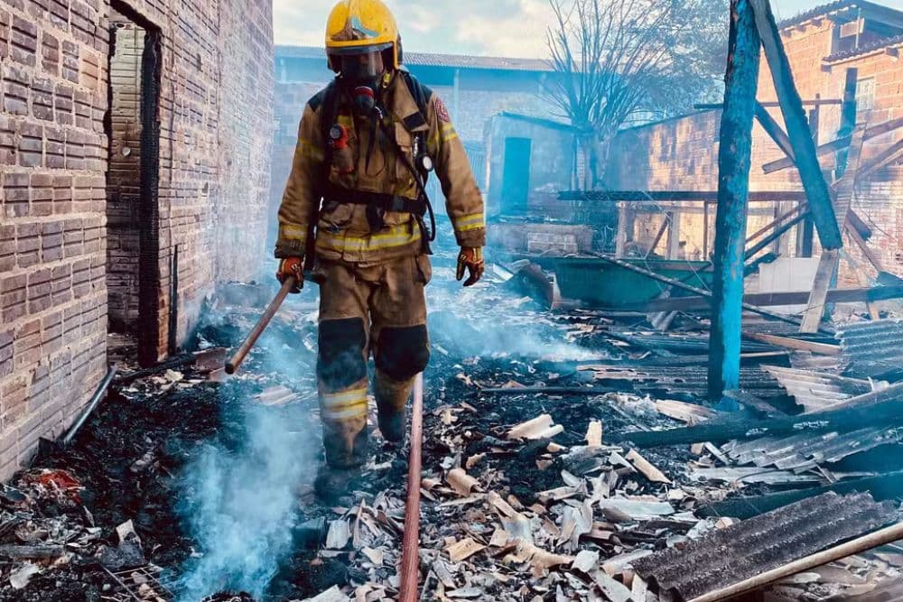 Incêndio em Taquara destrói seis casas e deixa criança de 4 anos morta