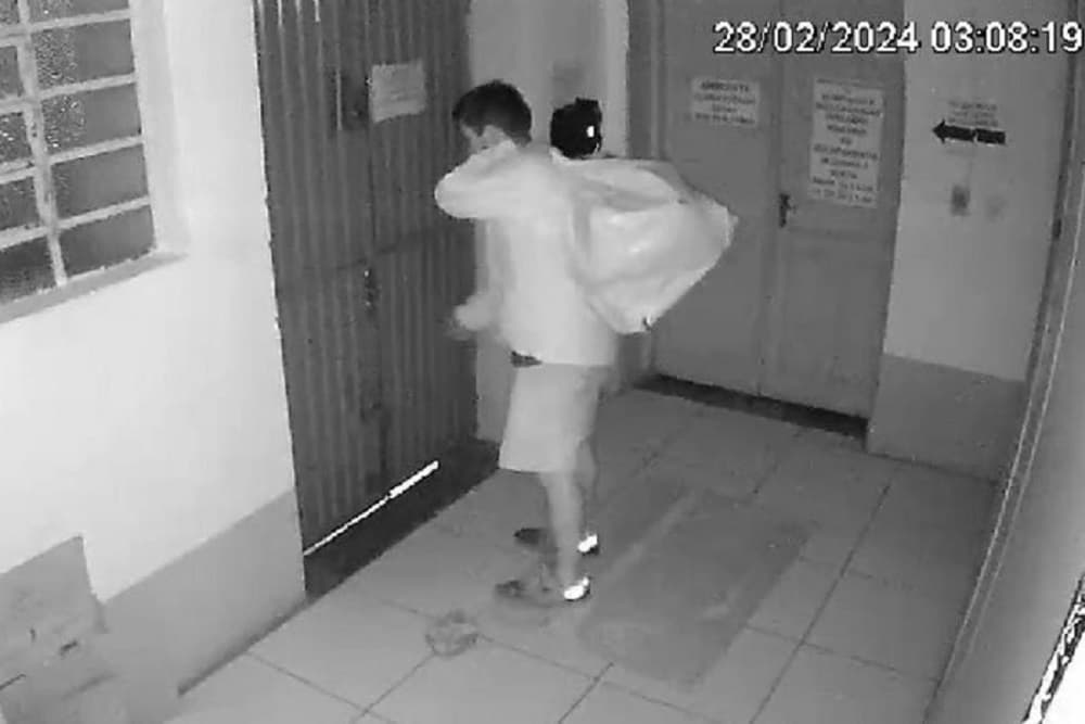 Homem invade e furta itens da Secretaria de Habitação de Sarandi