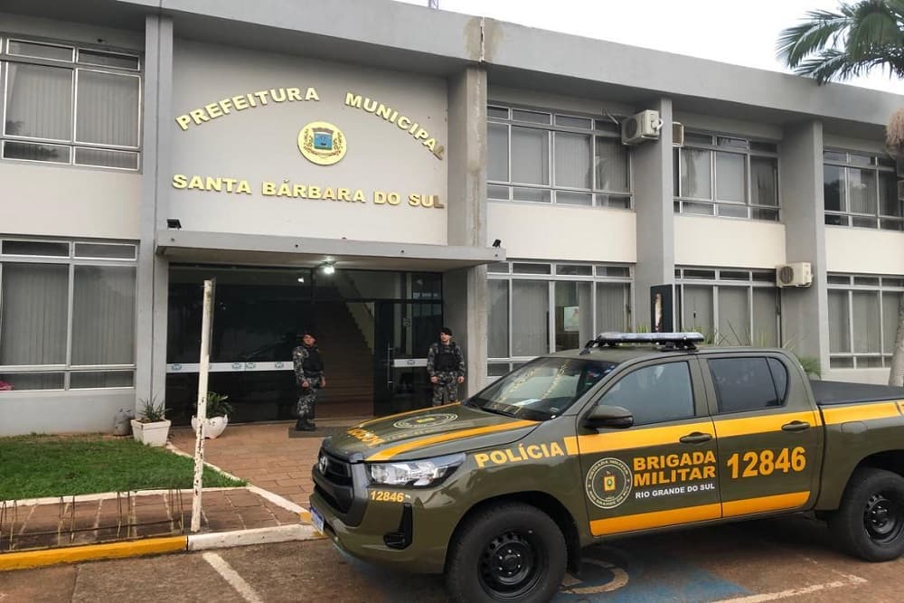MP cumpre mandados de busca e apreensão em investigação de crimes contra o poder público em Santa Bárbara do Sul