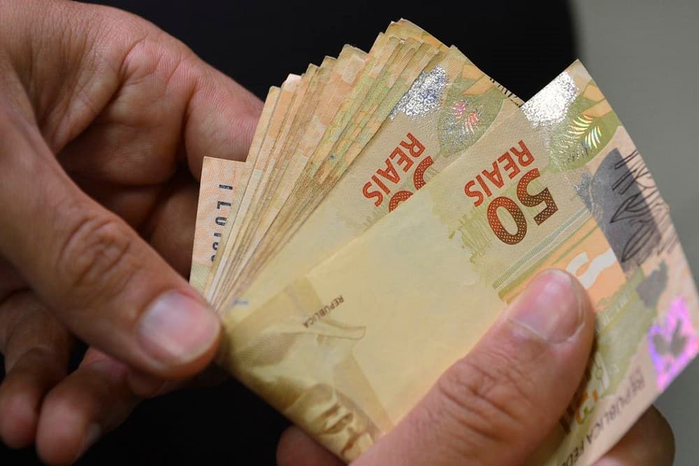 Salário mínimo sobe para R$ 1.302 em 1º de janeiro