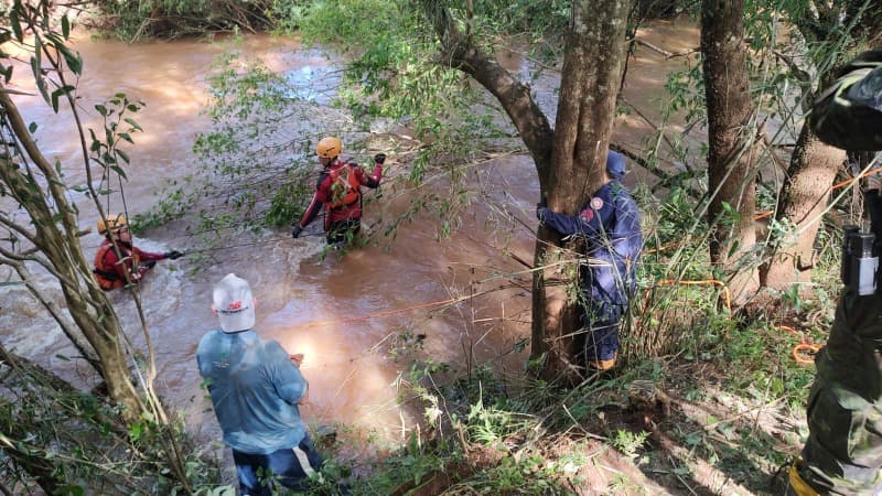 Coqueiros do Sul: Localizado carro com corpos de pai e filho
