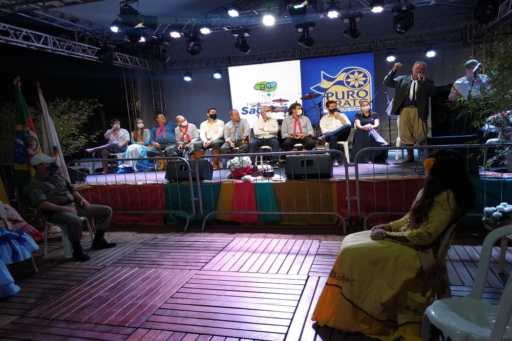 Com a presença de autoridades, CTG Pompílio Silva realiza abertura do 39º Rodeio Crioulo