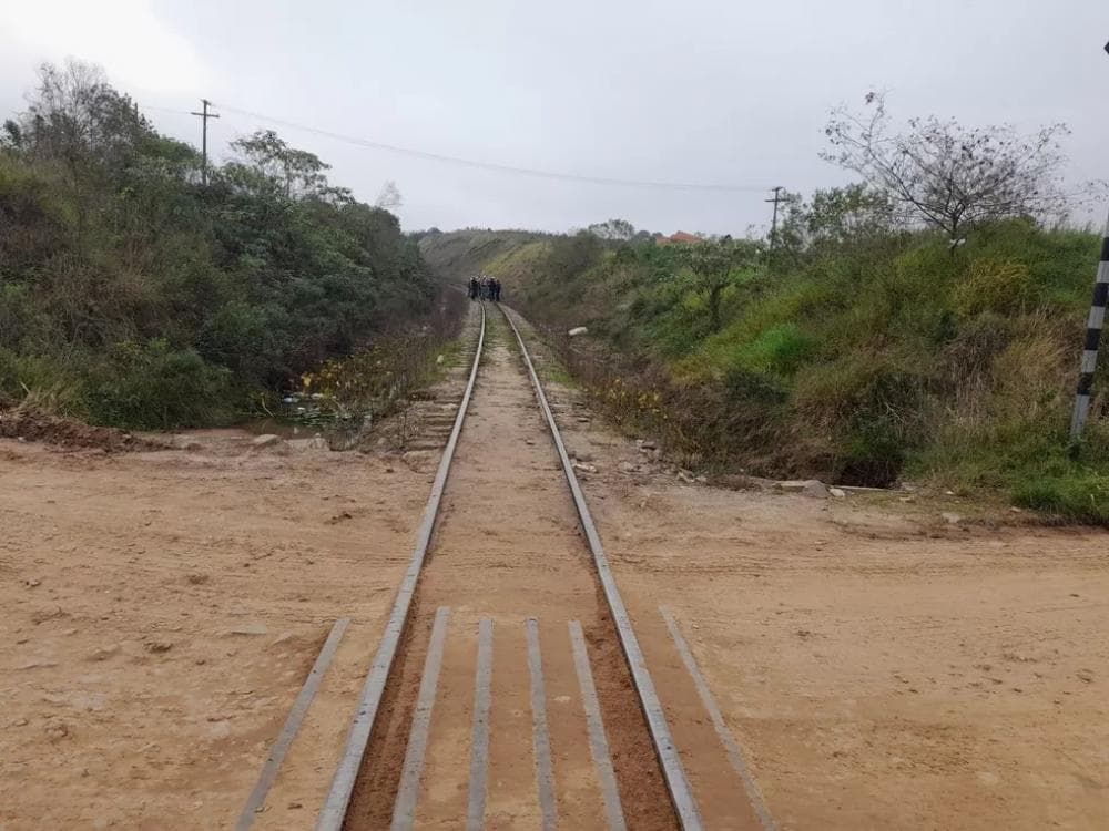 Jovens são encontrados mortos sobre trilhos de trem