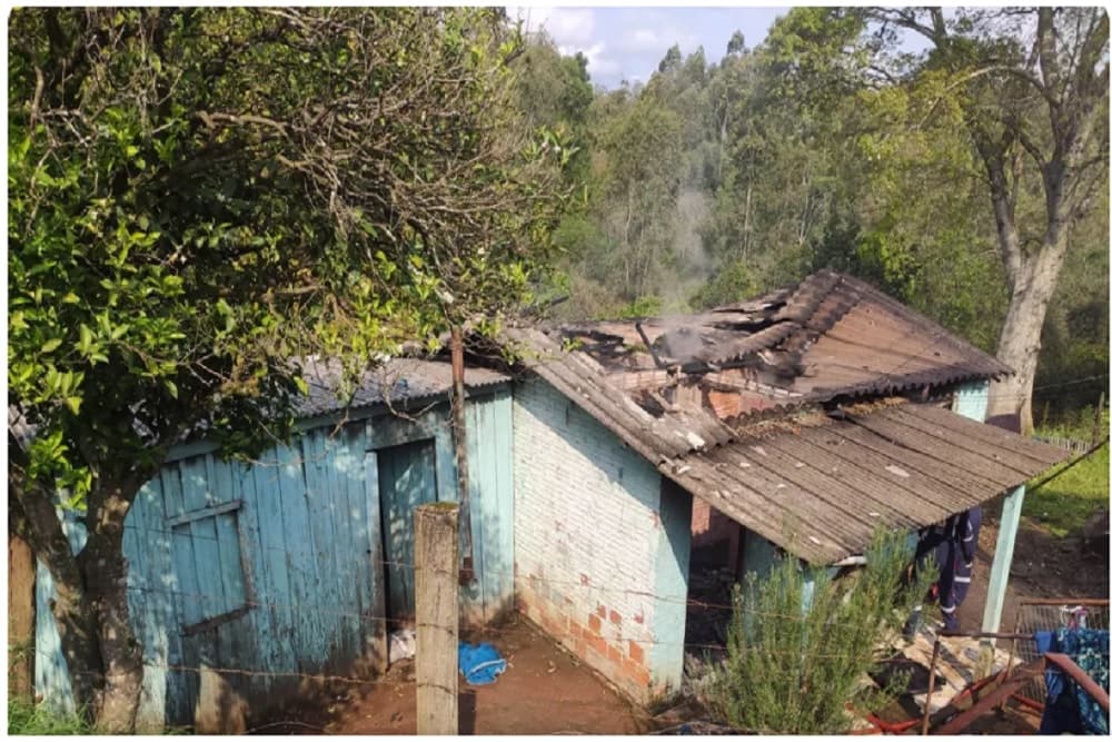 Menina de 5 anos morre durante incêndio em Santiago, dizem bombeiros