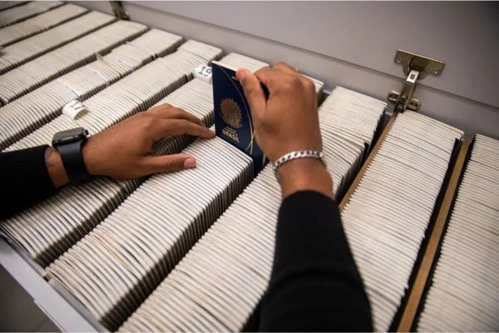 Polícia Federal pode interromper emissão de passaporte por falta de verba