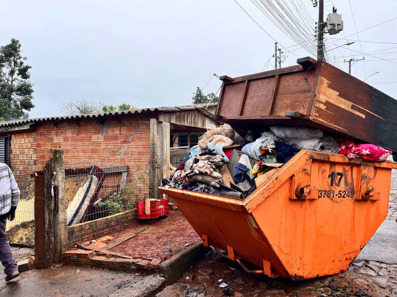 Família que perdeu tudo em incêndio em Santo Augusto começa a receber primeiras doações