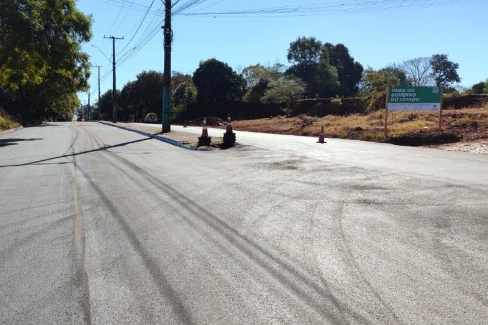 Executivo entrega obra de capeamento asfáltico no prolongamento da Avenida Central neste sábado