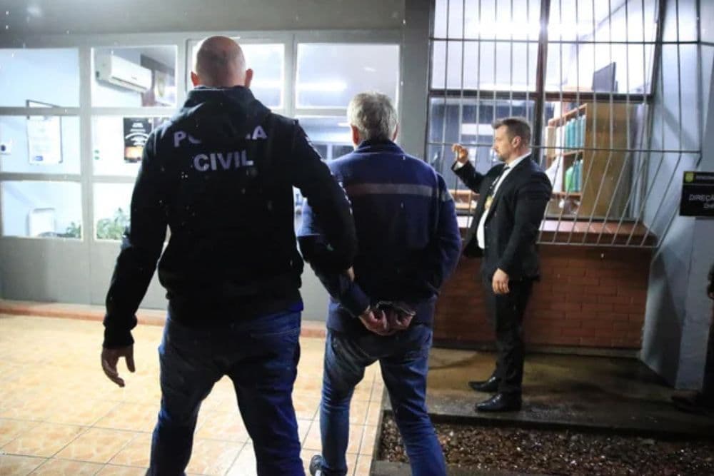 Publicitário preso por deixar mala com parte de corpo na rodoviária de Porto Alegre matou e concretou a mãe em armário de apartamento em 2015