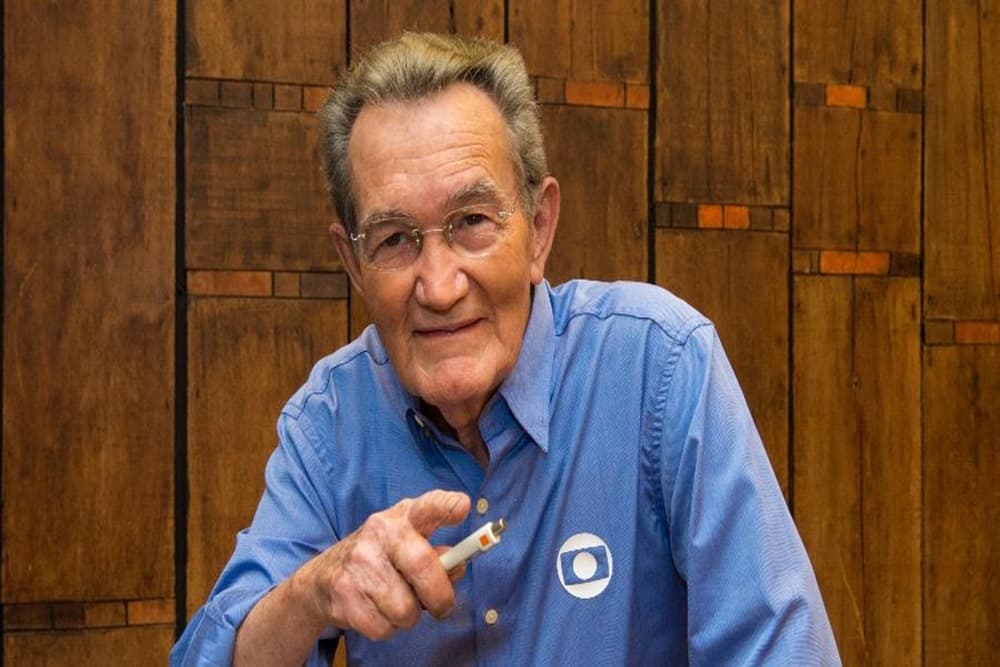 Léo Batista é internado em estado grave no RJ