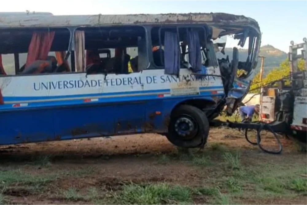 Polícia Civil conclui inquérito sobre acidente com ônibus da UFSM e remete ao MP
