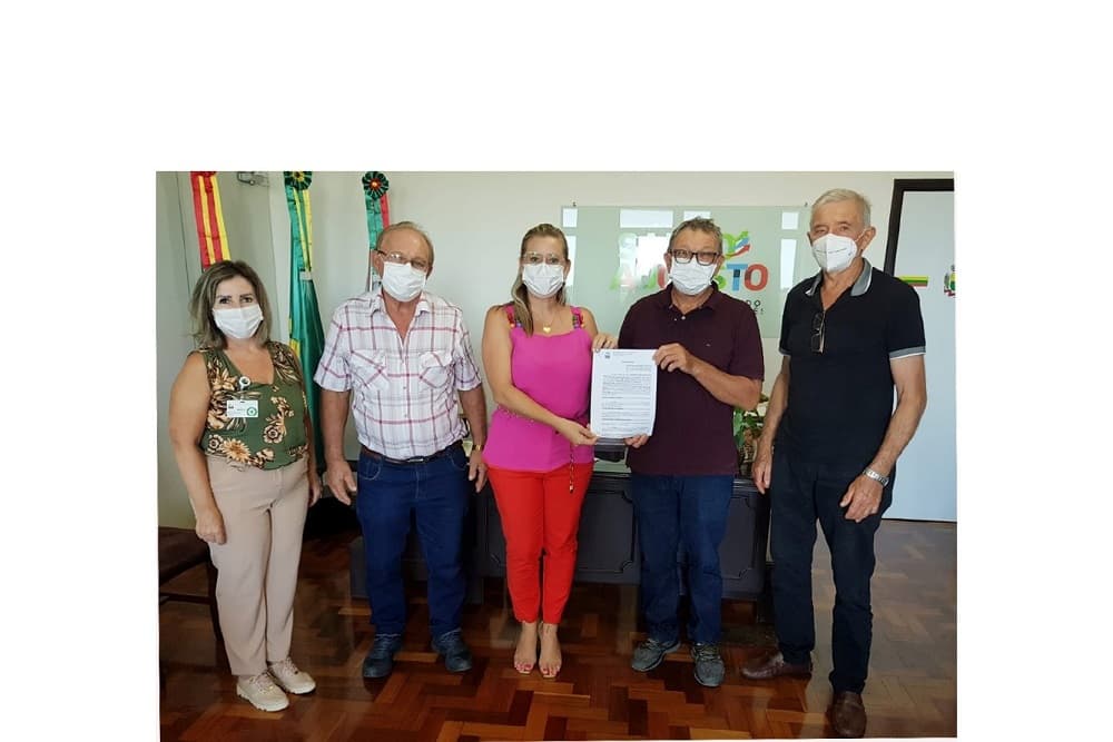 Prefeita assina convênio que garante mais de R$ 1 milhão ao Hospital Bom Pastor