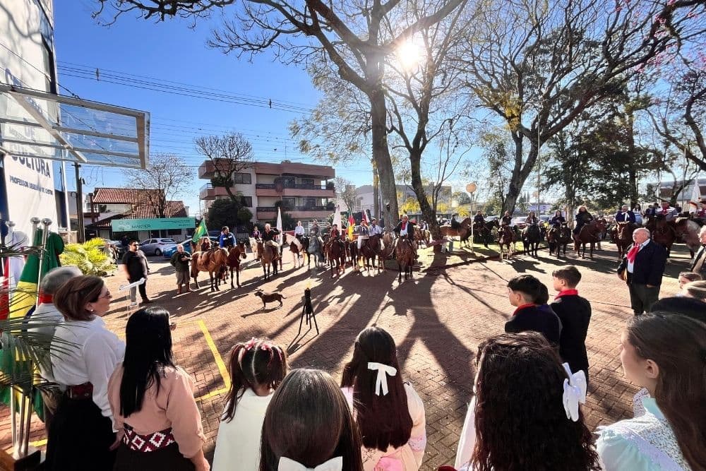 Acendimento da Chama Crioula marca o início da Semana Farroupilha em Santo Augusto