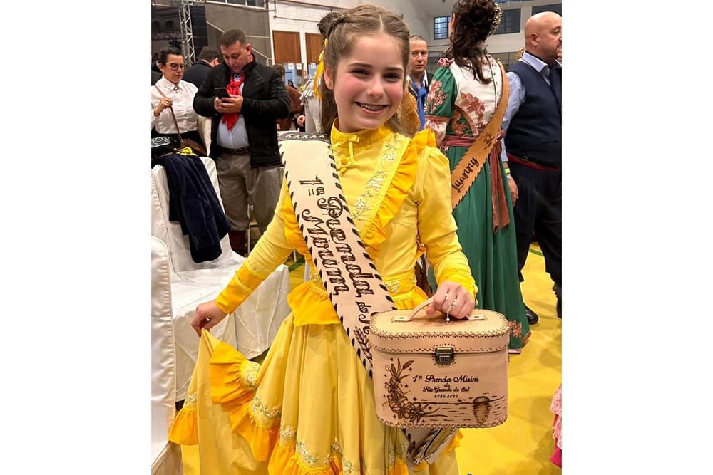 Representando a 20ª RT, Raiany De Freitas é escolhida 1ª Prenda mirim do Estado