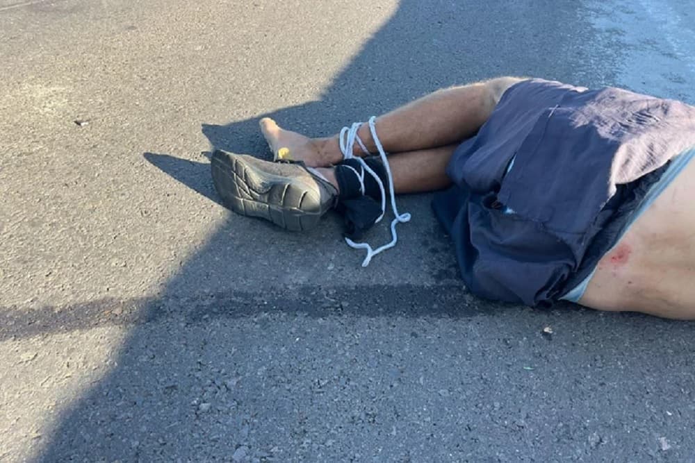 Homem é amarrado com cordas após furtar carro e colidir contra mureta na RS-118, em Cachoeirinha
