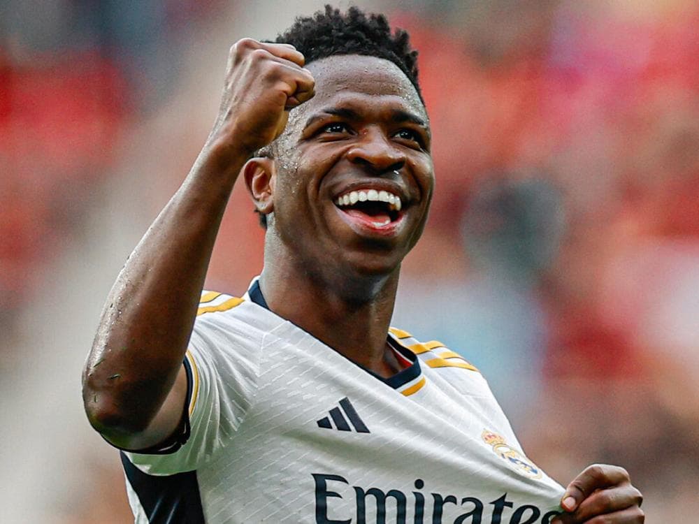 Lei Vini Jr: governo sanciona protocolo para interromper partidas após casos de racismo e homofobia no RS