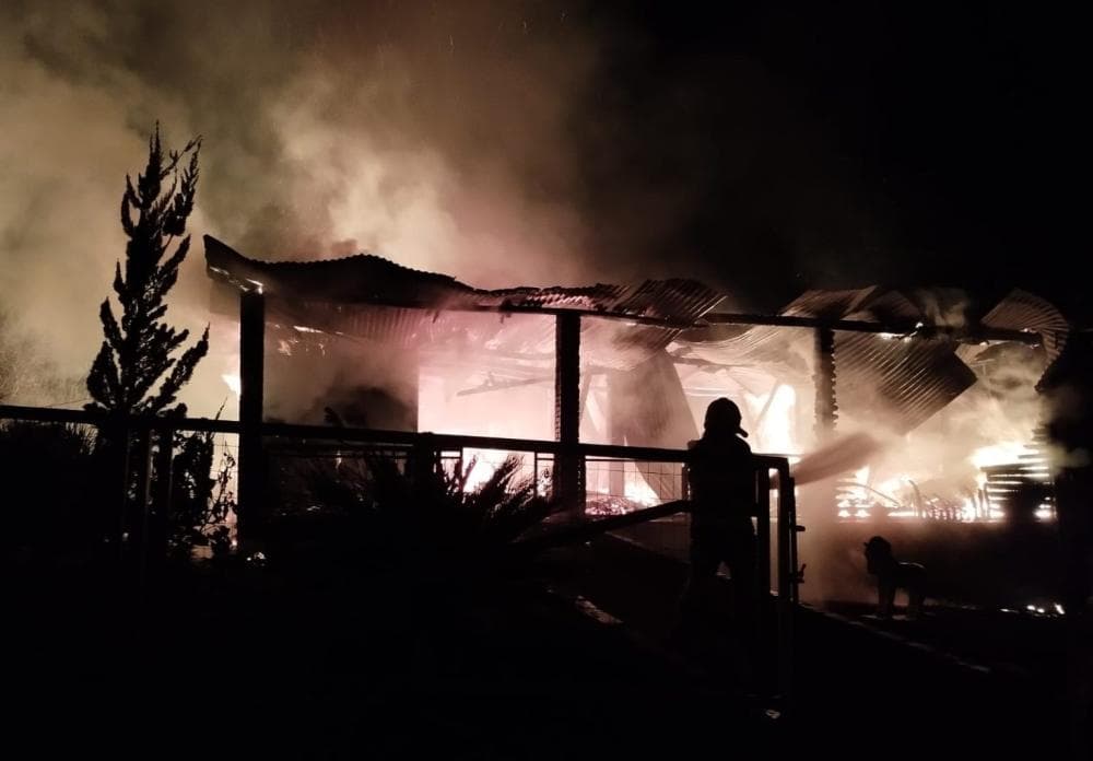 Incêndio destrói residência no interior de Esperança do Sul