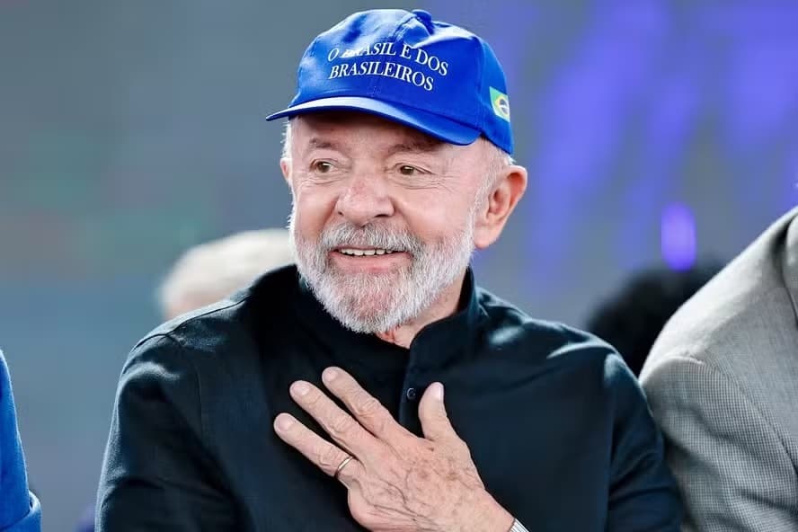 Pesquisa Quaest: Lula Lidera Corrida Presidencial; Flávio Bolsonaro Oscila em Meio a Desgaste