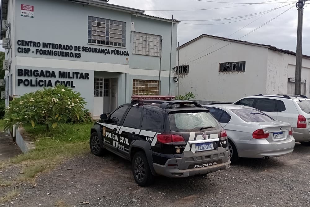 Defesa de preso após morte de mulher em cemitério da Região Central admite trabalho espiritual, mas alega inocência