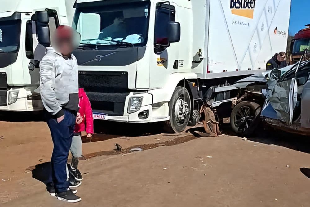 Colisão entre carro e caminhão é registrado na BR-285, em Ijuí