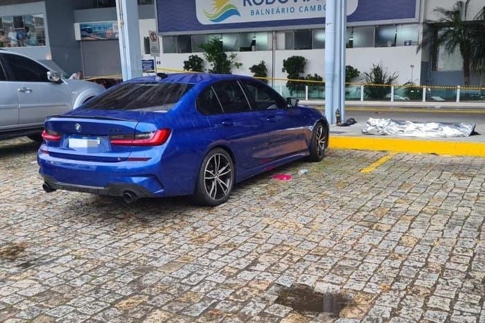 Duas pessoas são indiciadas por mortes de jovens em BMW em Balneário Camboriú