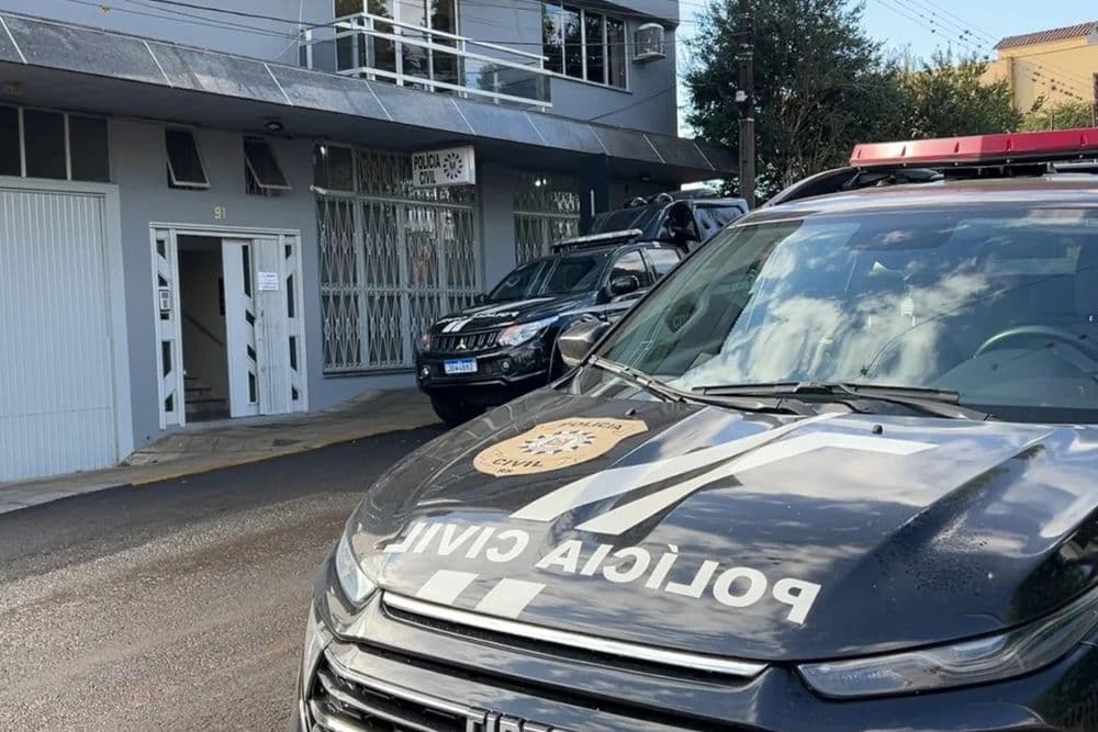 Criminosos se passam por policiais para assaltar família em Erechim