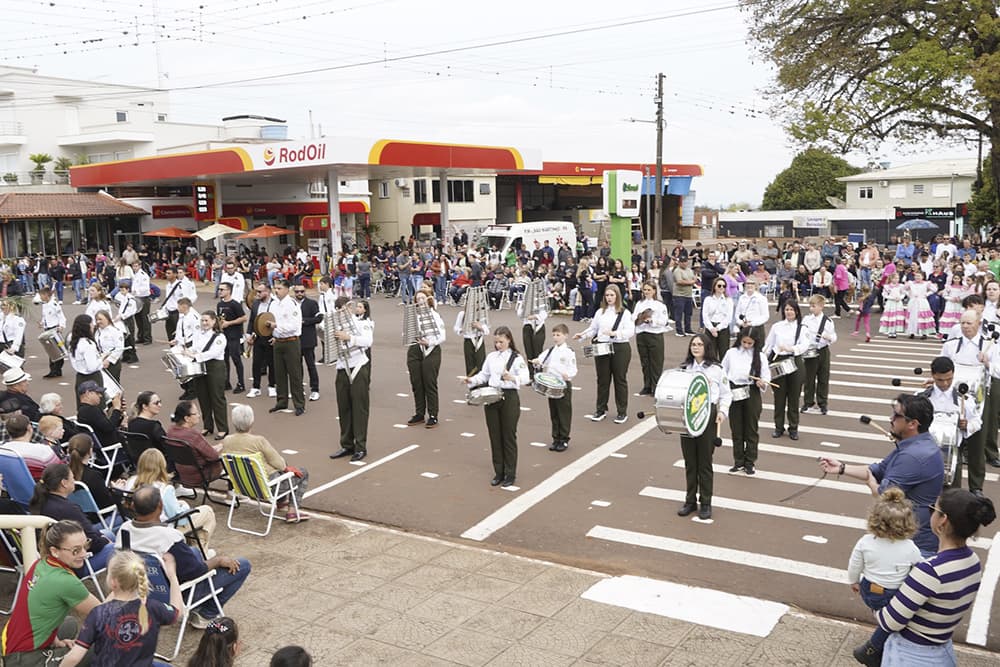 Tradição, cultura e esporte marcaram o desfile cívico 2025 em São Martinho